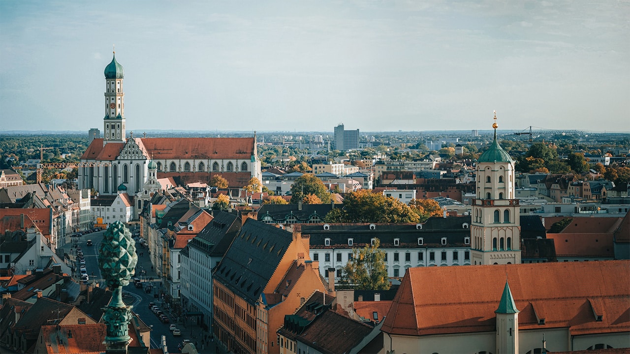 Baukunst-MEGA-BOGEN AUS SCHROTT-ALU! Augsburgs neues Super-Büro